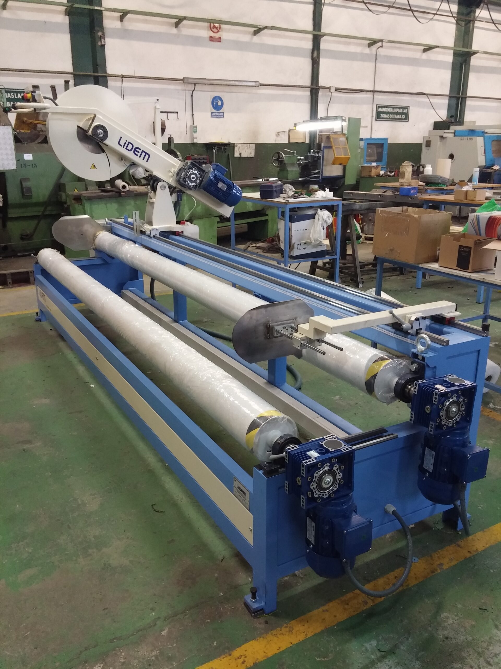 Manual Roll Cutter i2Europe Technical Textile Machinery